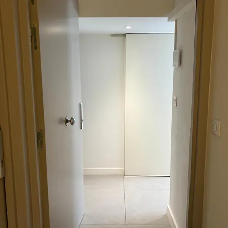 1 Bedroom Flat In Heart Of * Ницца